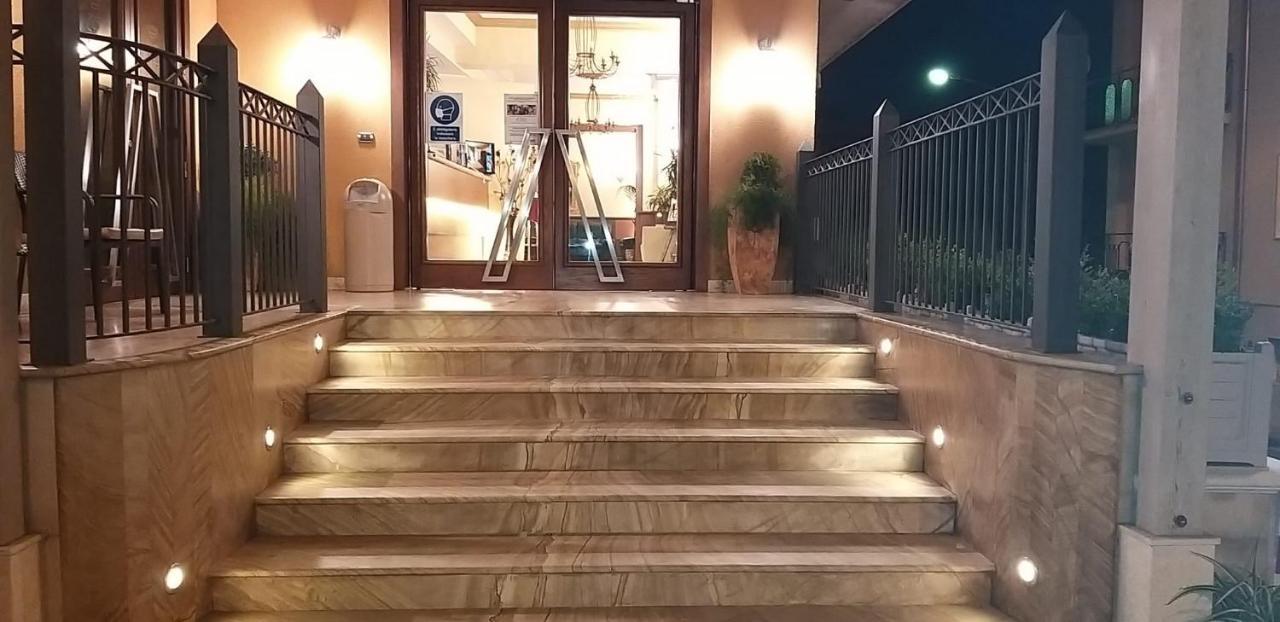 וילה סן ג'ובאני Hotel La Conca מראה חיצוני תמונה