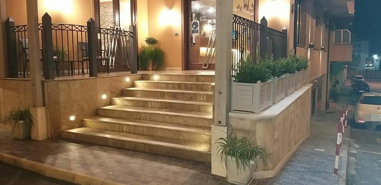 וילה סן ג'ובאני Hotel La Conca מראה חיצוני תמונה