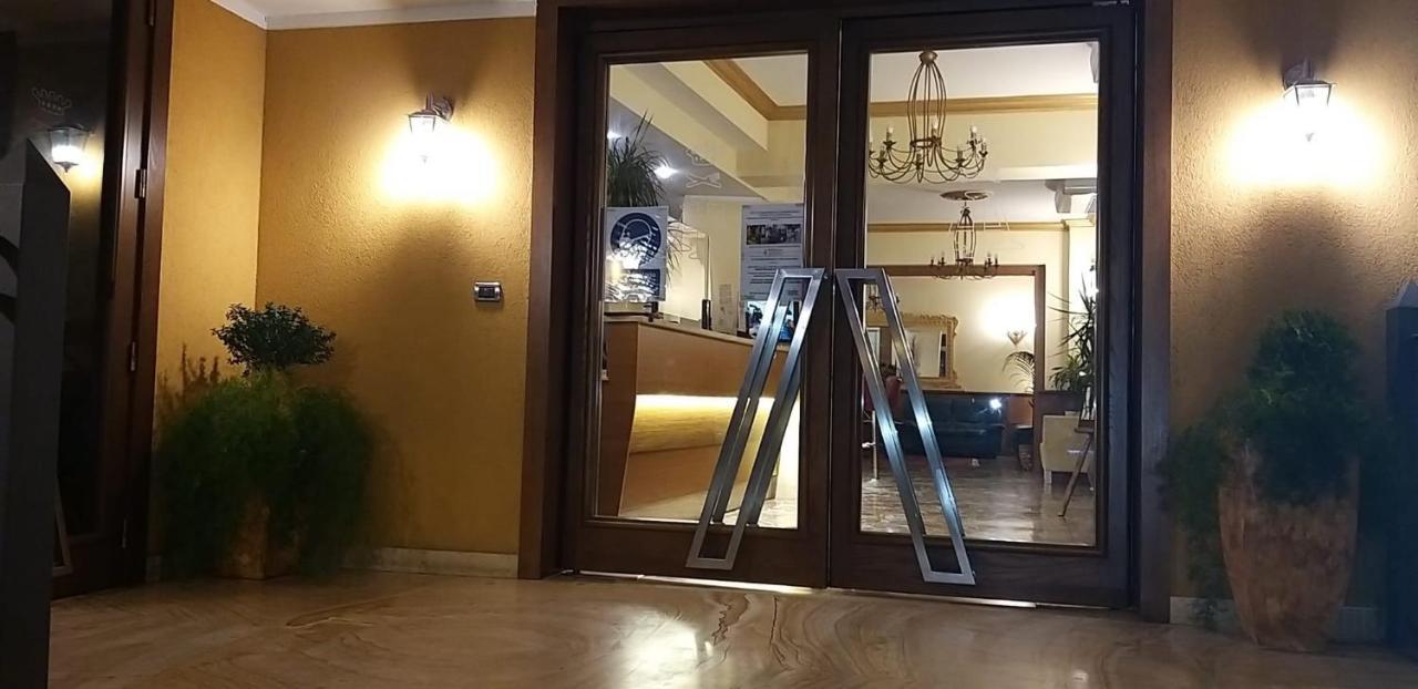 וילה סן ג'ובאני Hotel La Conca מראה חיצוני תמונה