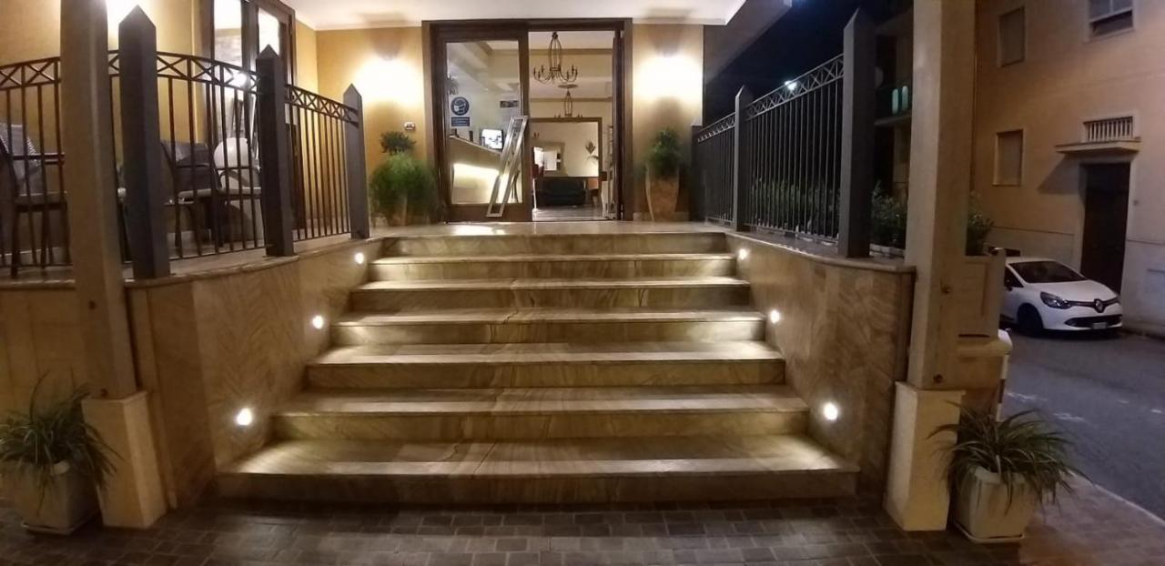 וילה סן ג'ובאני Hotel La Conca מראה חיצוני תמונה
