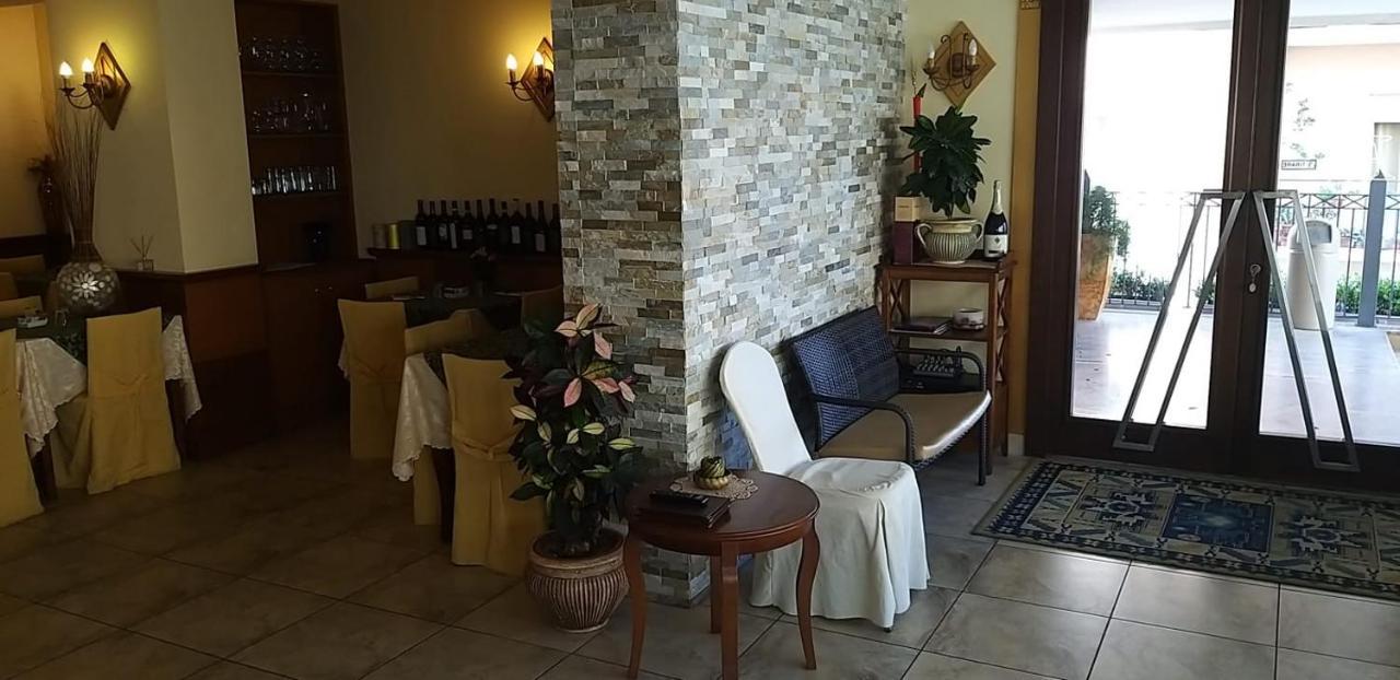 וילה סן ג'ובאני Hotel La Conca מראה חיצוני תמונה