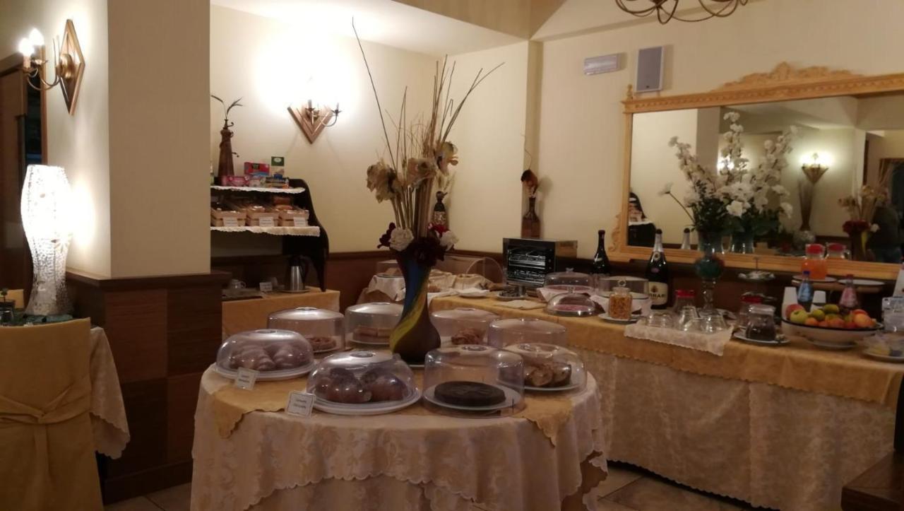 וילה סן ג'ובאני Hotel La Conca מראה חיצוני תמונה