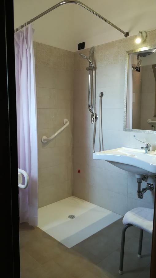 וילה סן ג'ובאני Hotel La Conca מראה חיצוני תמונה